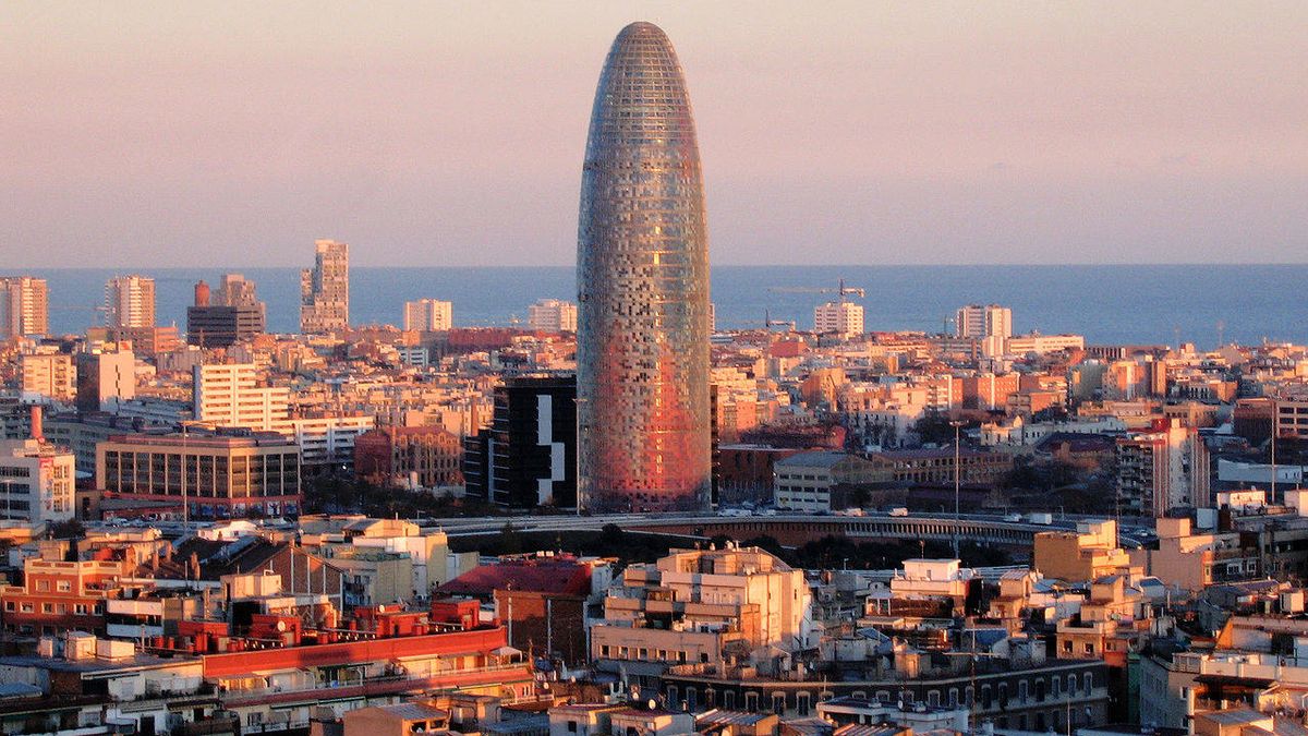 Conoce la Torre Agbar de Barcelona