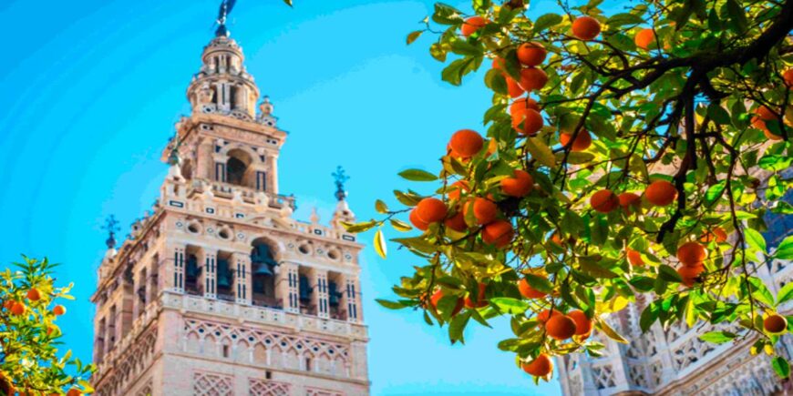 ¿Quién construyó la Giralda de Sevilla?: Un icono en arquitectura